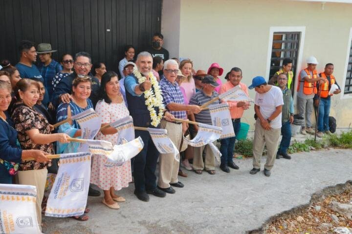 Angel Torres da inicio a obras integrales de drenaje, agua potable y alumbrado público, en la colonia Potinaspak