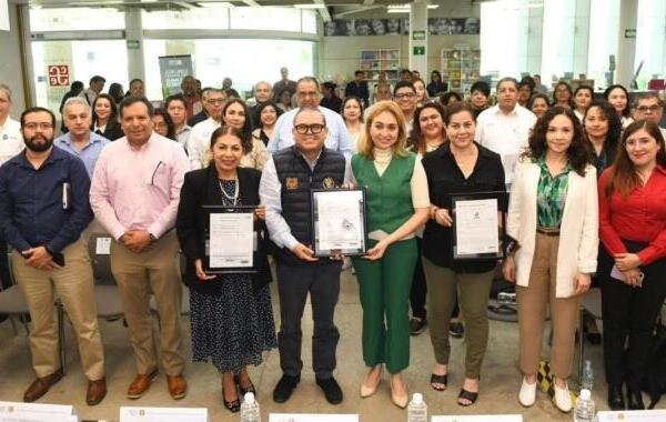 Entregan en la UNACH certificados y títulos de propiedad intelectual