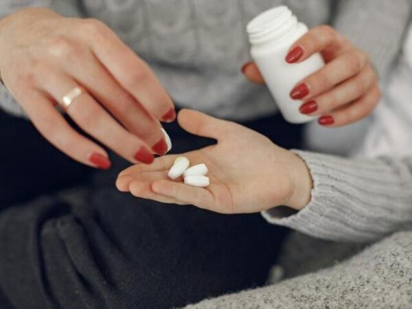 Automedicarse: una práctica común que puede poner en riesgo tu salud