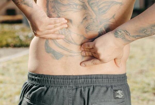 Las consecuencias de una mala postura y cómo corregirlas a tiempo