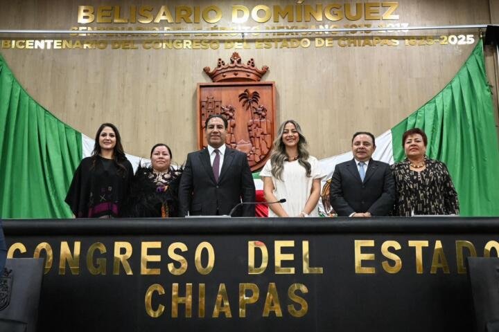 Gobernador Eduardo Ramírez devela en muro de honor inscripción: “Bicentenario del Congreso del Estado de Chiapas 1825-2025”