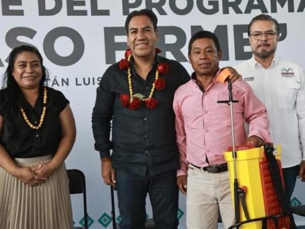 Eduardo Ramírez entrega apoyos y anuncia obras para Capitán Luis A. Vidal