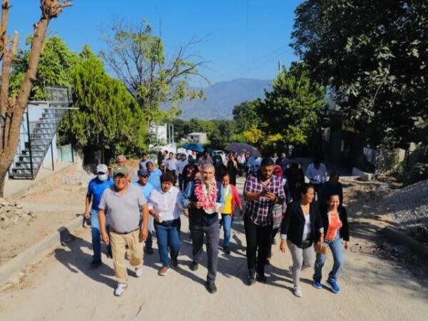 Da banderazo Angel Torres a una obra más en Tuxtla; ahora en colonia Lomas del Oriente