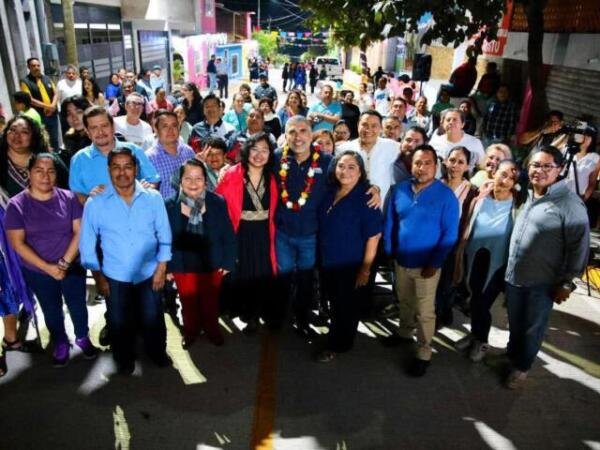 Angel Torres inaugura una calle más en Tuxtla; ahora en colonia Altos del Sur