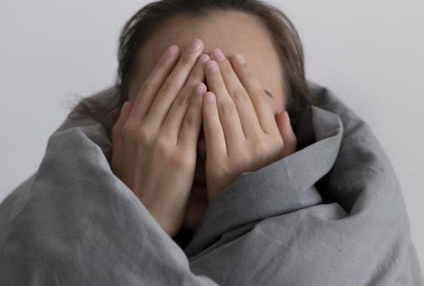 Dormir mal podría estar debilitando tu sistema inmunológico sin que lo notes