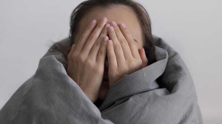 Dormir mal podría estar debilitando tu sistema inmunológico sin que lo notes