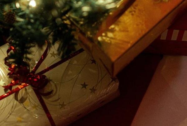 El origen de los regalos navideños: una tradición con raíces antiguas
