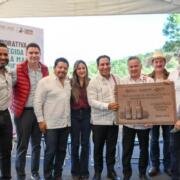 Eduardo Ramírez y titular del IMPI, Santiago Nieto, entregan Indicación Geográfica del Comiteco de Comitán