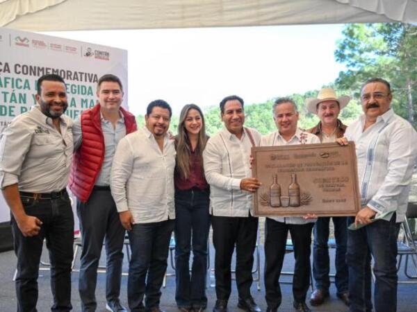 Eduardo Ramírez y titular del IMPI, Santiago Nieto, entregan Indicación Geográfica del Comiteco de Comitán