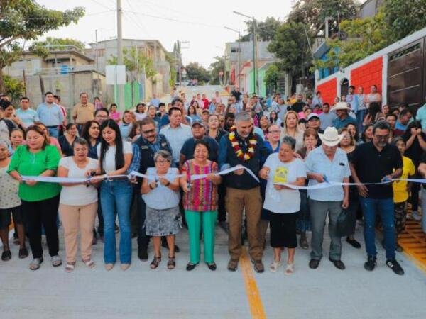 Angel Torres inaugura pavimentación integral en beneficio de familias de la colonia 6 de Junio