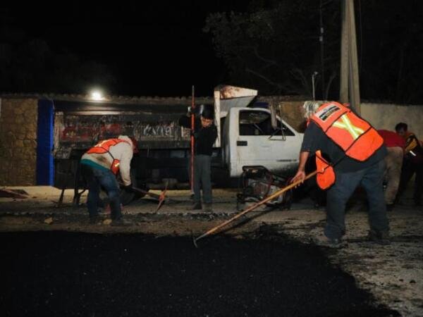 Angel Torres intensifica acciones nocturnas con "Bacheando Tuxtla" en vialidades principales de la capital