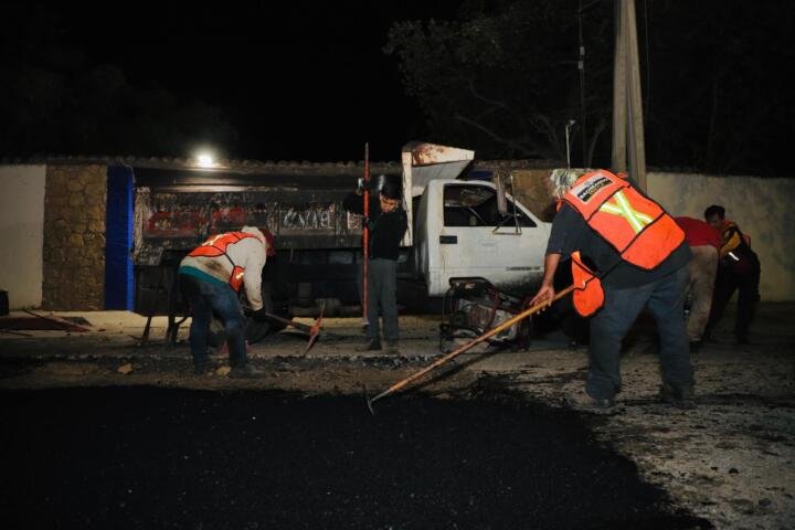 Angel Torres intensifica acciones nocturnas con "Bacheando Tuxtla" en vialidades principales de la capital