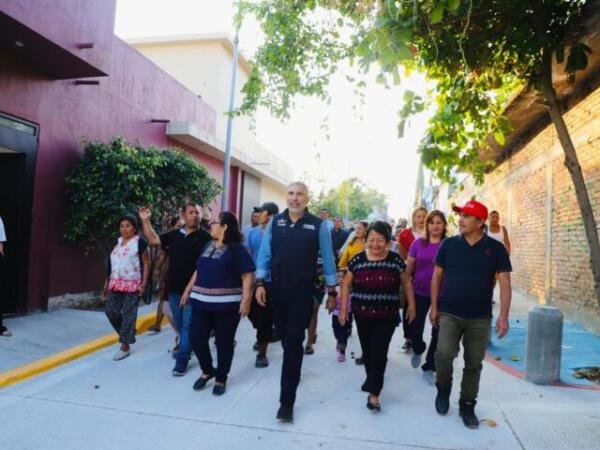 Angel Torres inaugura una calle más; ahora en la colonia Tuxtla Chico