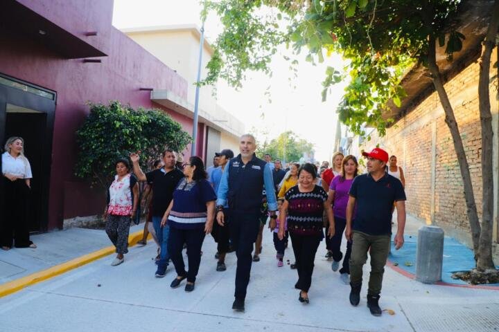 Angel Torres inaugura una calle más; ahora en la colonia Tuxtla Chico
