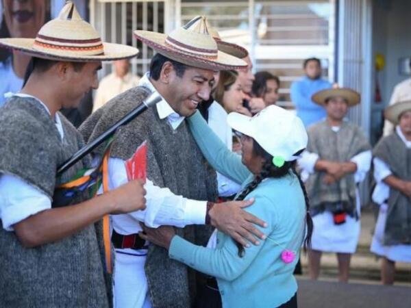 Eduardo Ramírez impulsa alfabetización e infraestructura social y educativa en Santiago El Pinar y Aldama