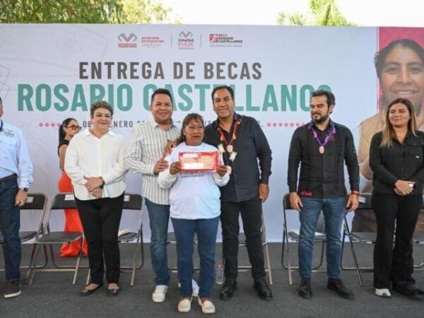 En Ocozocoautla, Eduardo Ramírez refrenda su compromiso con la educación y la alfabetización