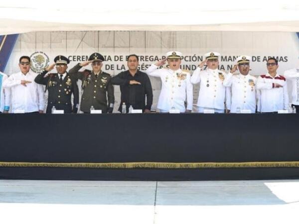 Eduardo Ramírez asiste a Ceremonia de Entrega-Recepción del Mando de Armas de la Vigésima Segunda Zona Naval