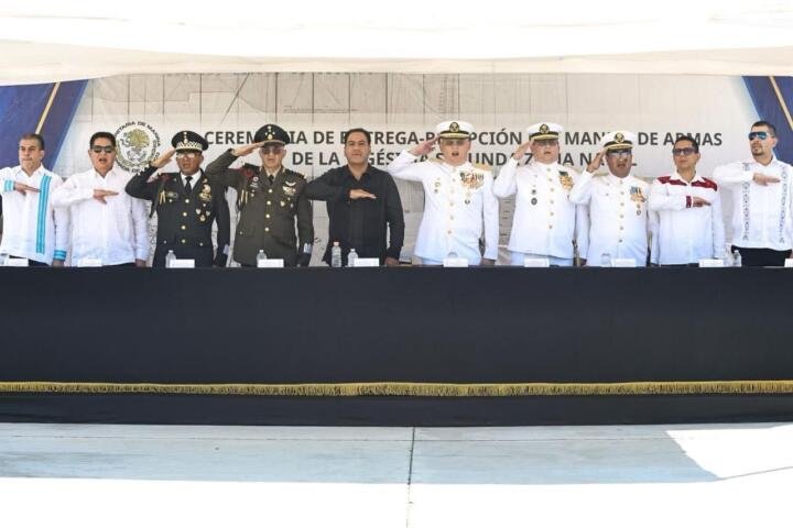 Eduardo Ramírez asiste a Ceremonia de Entrega-Recepción del Mando de Armas de la Vigésima Segunda Zona Naval