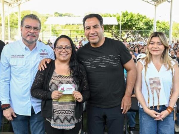 Eduardo Ramírez entrega apoyos de Cuidar es Amar y reconoce labor de personas cuidadoras