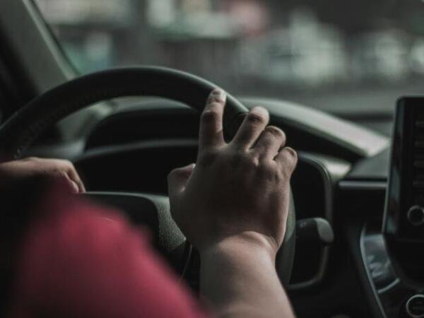 ¿Aún es necesario calentar el coche antes de manejar?