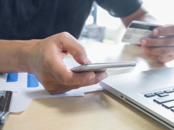 SAT refuerza la vigilancia sobre transferencias bancarias en 2026: ¿qué operaciones pueden generar multas?