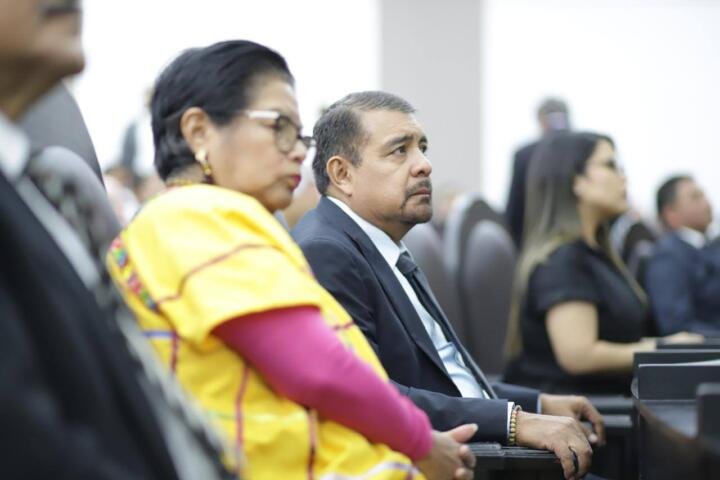 Javier Jiménez reconoce trayectoria del Dr. David Kershenobich al recibir la Medalla Manuel Velasco Suárez Javier Jiménez reconoce trayectoria del Dr. David Kershenobich al recibir la Medalla Manuel Velasco Suárez