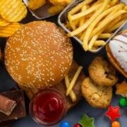 Comer ultraprocesados tras el cáncer eleva la mortalidad, revela investigación