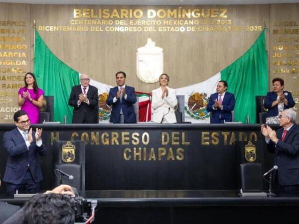 Javier Jiménez reconoce trayectoria del Dr. David Kershenobich al recibir la Medalla Manuel Velasco Suárez