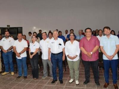 Imparten en la UNACH taller sobre calidad y uso de los propóleos