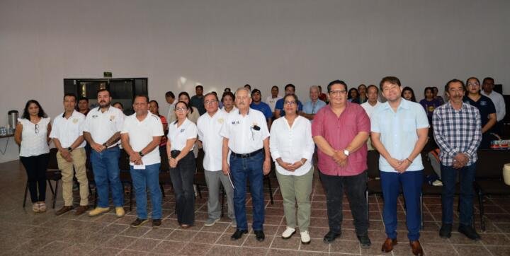 Imparten en la UNACH taller sobre calidad y uso de los propóleos