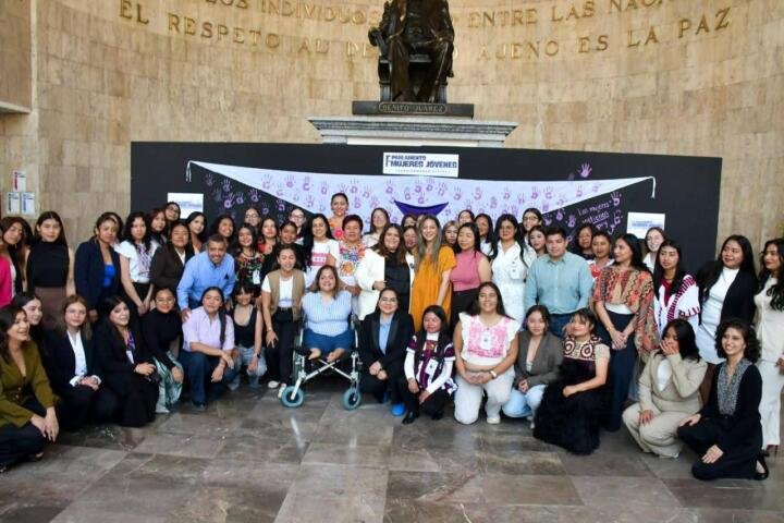 Javier Jiménez reconoce liderazgo femenino en el Primer Parlamento de Mujeres Jóvenes