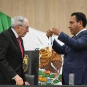 Gobernador Eduardo Ramírez impone medalla “Dr. Manuel Velasco Suárez” al Dr. David Kershenobich