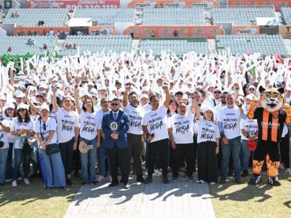 Chiapas rompe Récord Guinness de la Imagen Humana de Camiseta de Fútbol Más Grande