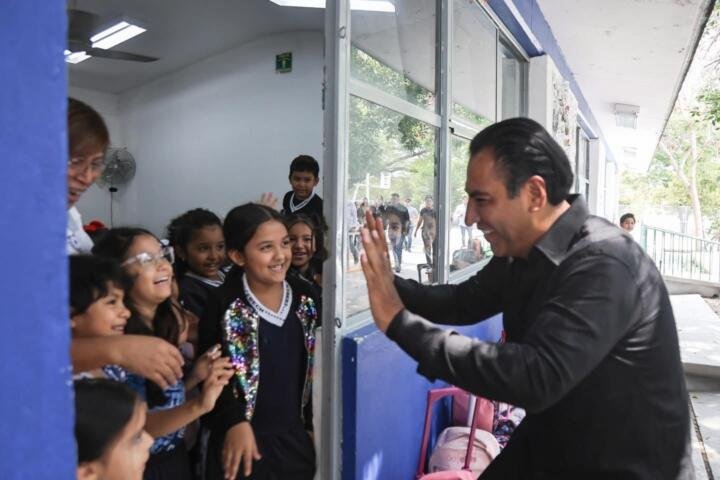 Eduardo Ramírez entrega mobiliario e insumos al Cobach y fortalece infraestructura educativa en el Cebech