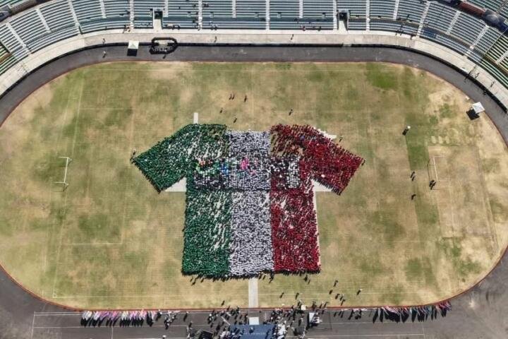 Chiapas rompe Récord Guinness de la Imagen Humana de Camiseta de Fútbol Más Grande