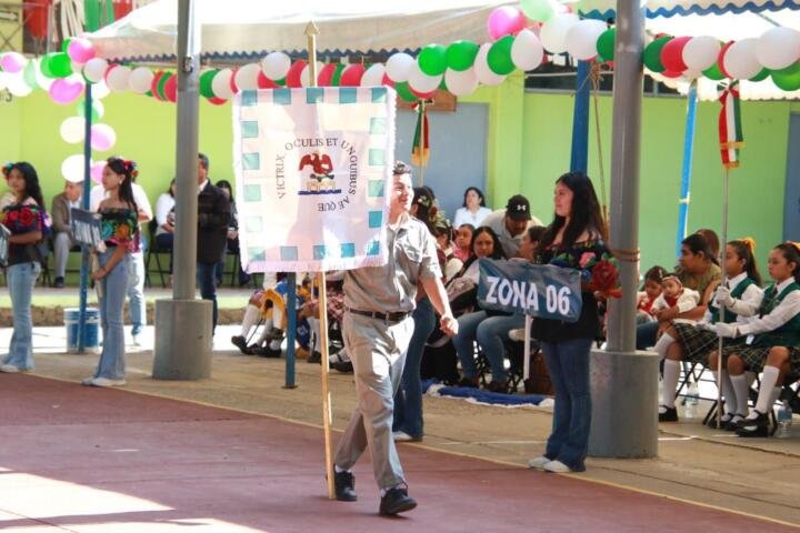 Bandera: compromiso, responsabilidad y amor por México desde la educación