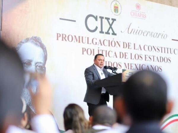 “Sobre la Constitución nada, bajo la Constitución todo”: Juan Carlos Moreno Guillén