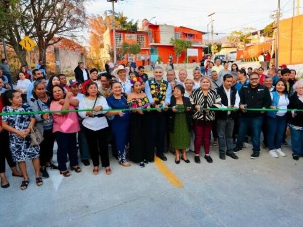 Angel Torres transforma un barranco en una calle digna en San Pedro Progresivo