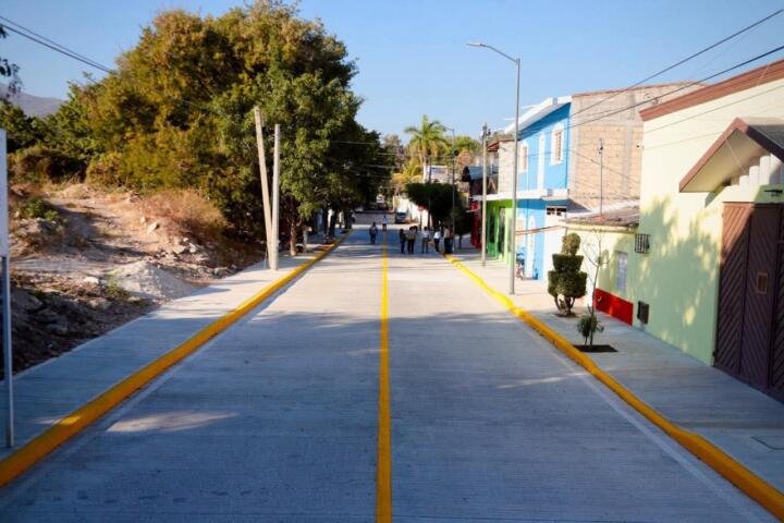 Angel Torres inaugura Calles Felices; ahora en beneficio de familias de Plan de Ayala
