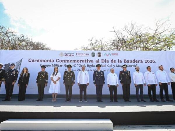 Eduardo Ramírez asiste a conmemoración del Día de la Bandera