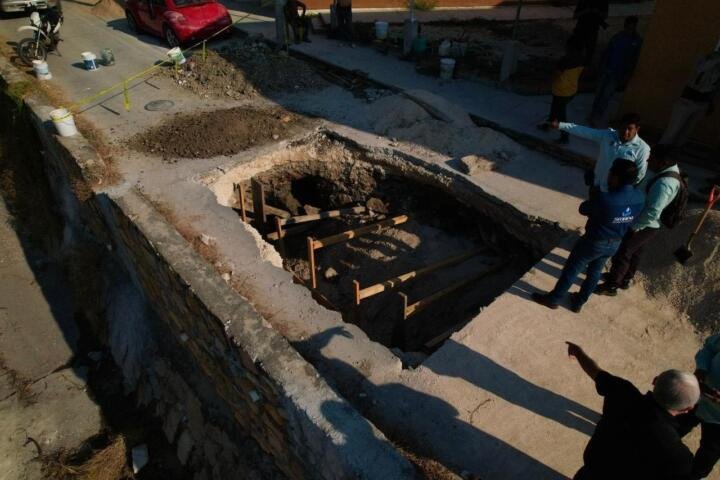 Da seguimiento Angel Torres a socavón localizado en colonia El Rosario