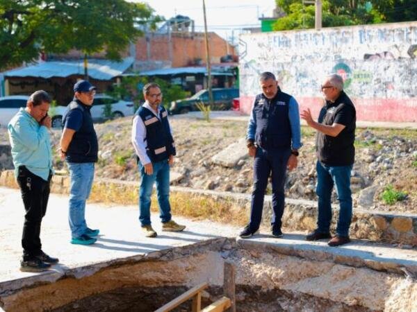 Da seguimiento Angel Torres a socavón localizado en colonia El Rosario
