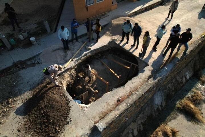 Da seguimiento Angel Torres a socavón localizado en colonia El Rosario