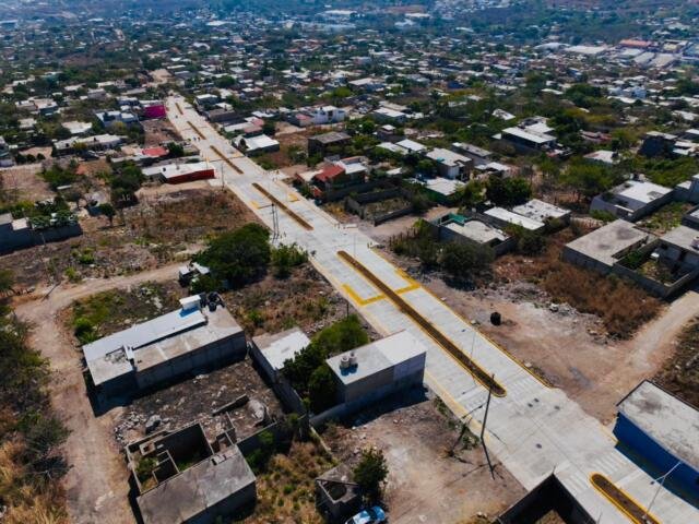 Inaugura Angel Torres cerca de un kilómetro de pavimentación con concreto hidráulico, en la colonia Satélite Loma Larga