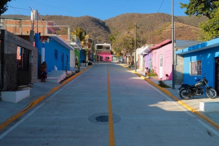Se cumple un compromiso más a familias de Las Granjas: Angel Torres Se cumple un compromiso más a familias de Las Granjas: Angel Torres