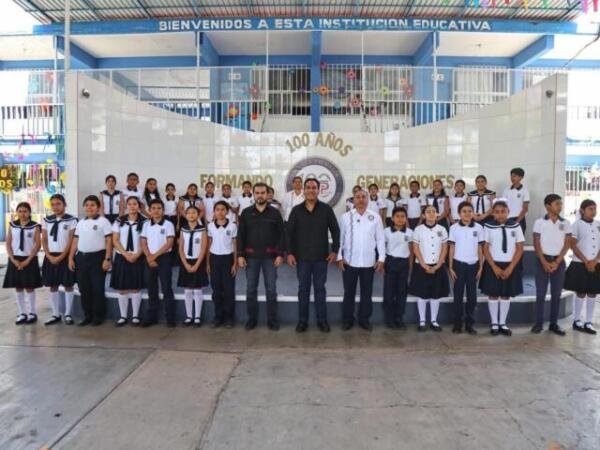 Eduardo Ramírez celebra el Centenario de la Escuela Primaria Camilo Pintado