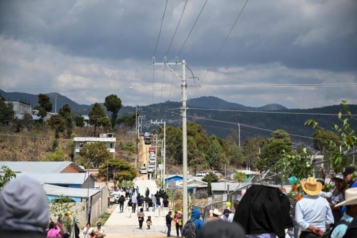 En Teopisca, Eduardo Ramírez impulsa obras de infraestructura eléctrica y educativa