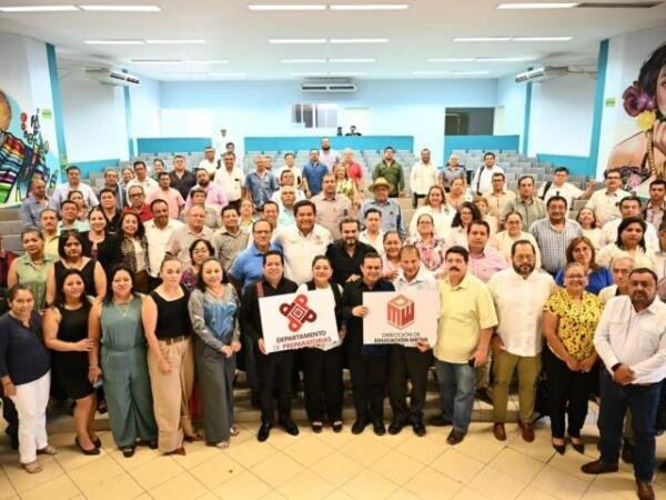 Dialoga secretario de Educación con preparatorias del estado para consolidar transformación