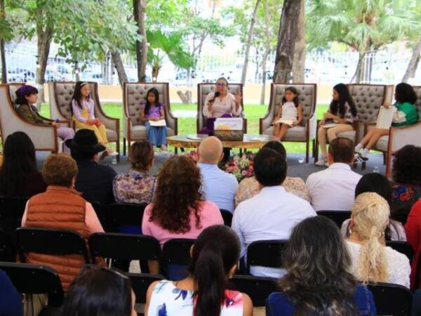 Luciérnagas iluminan la Secretaría de Educación