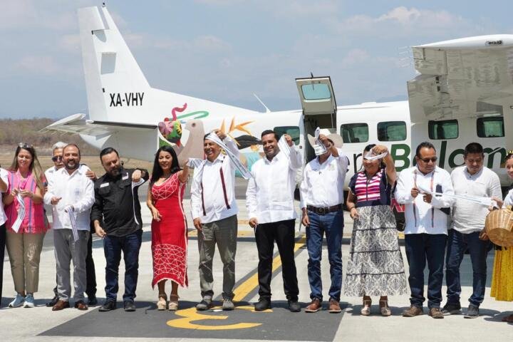 Inauguran el vuelo Tuxtla Gutiérrez–Bahías de Huatulco de Aerobalam